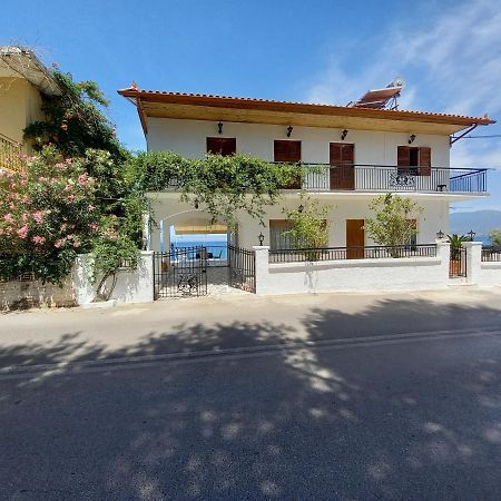 Ekie Apartment With Sea View Kalamata Exteriör bild