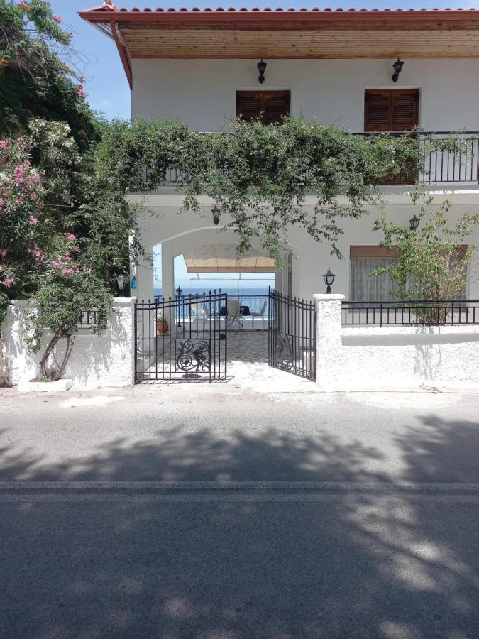 Ekie Apartment With Sea View Kalamata Exteriör bild