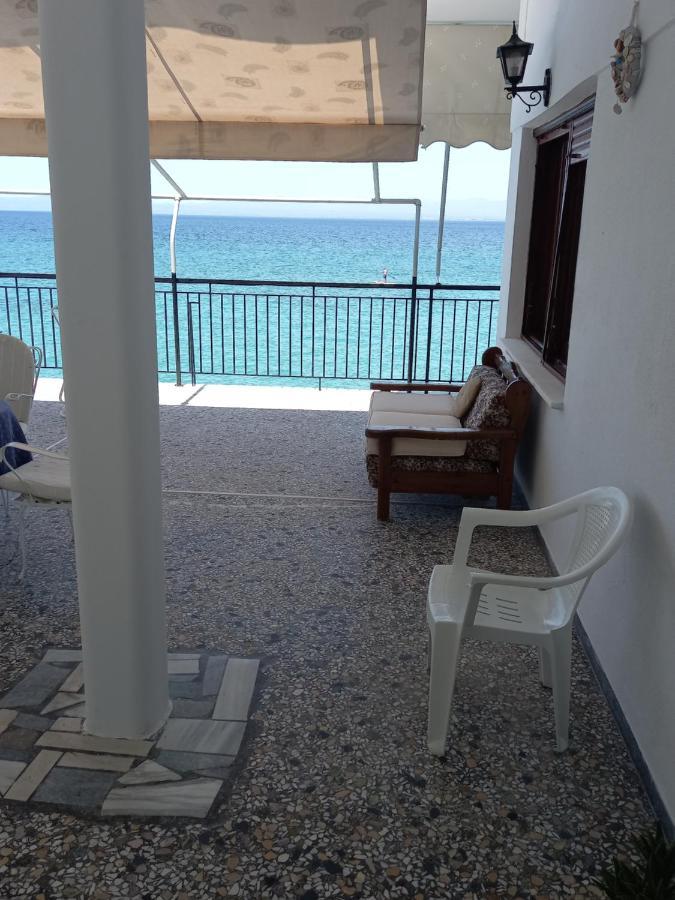Ekie Apartment With Sea View Kalamata Exteriör bild