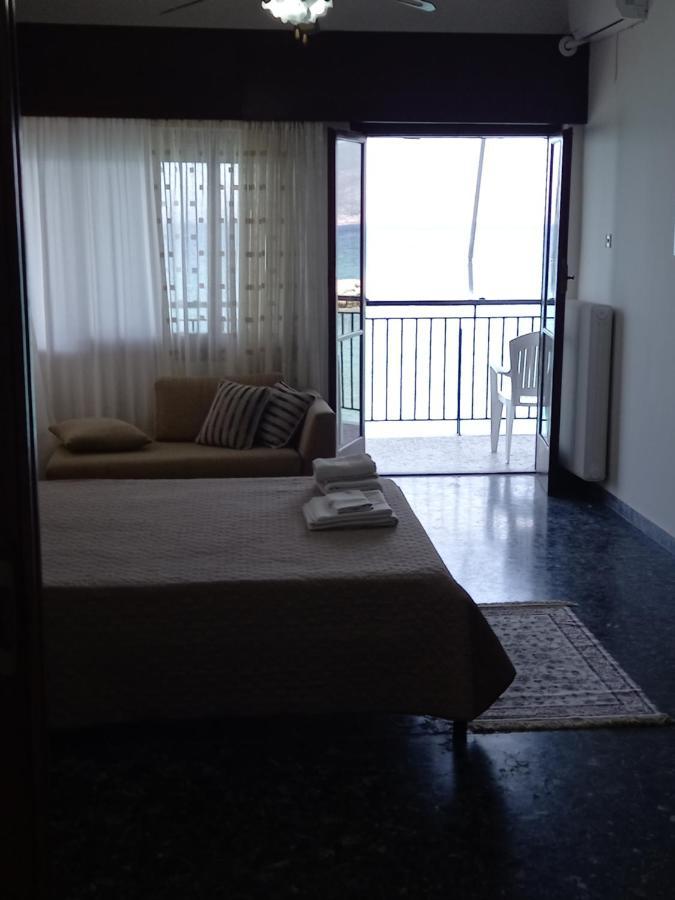Ekie Apartment With Sea View Kalamata Exteriör bild