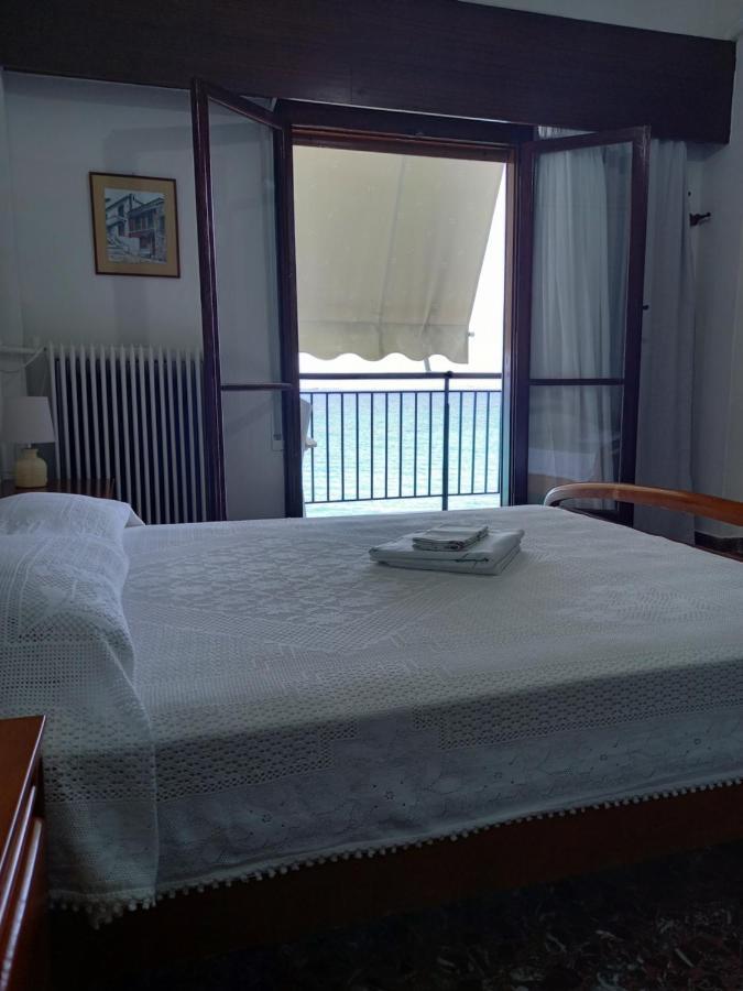 Ekie Apartment With Sea View Kalamata Exteriör bild