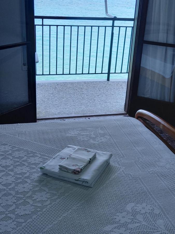 Ekie Apartment With Sea View Kalamata Exteriör bild